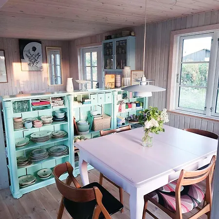 Colourful In Near The North Sea Casa de Férias